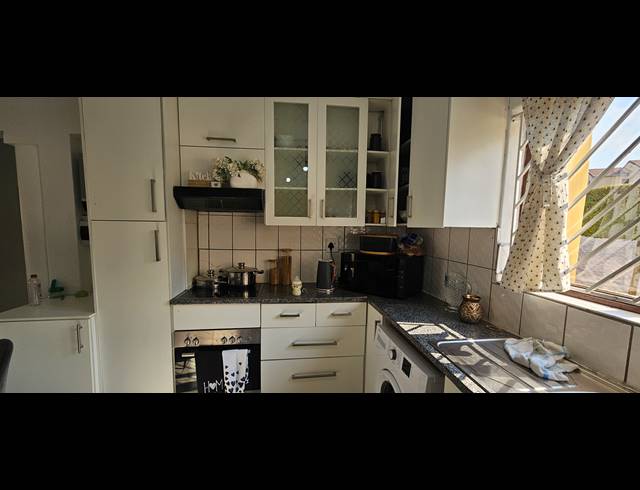 3 BEDROOM TOWNHOUSE FOR SALE IN MONDEOR